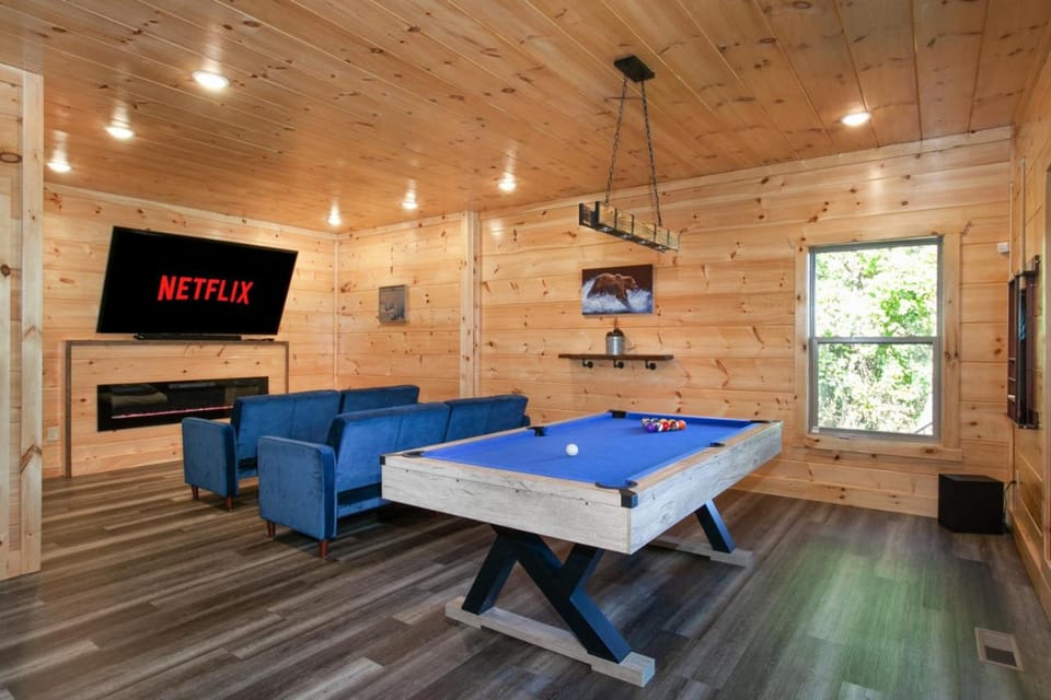 Billiard, Game Room