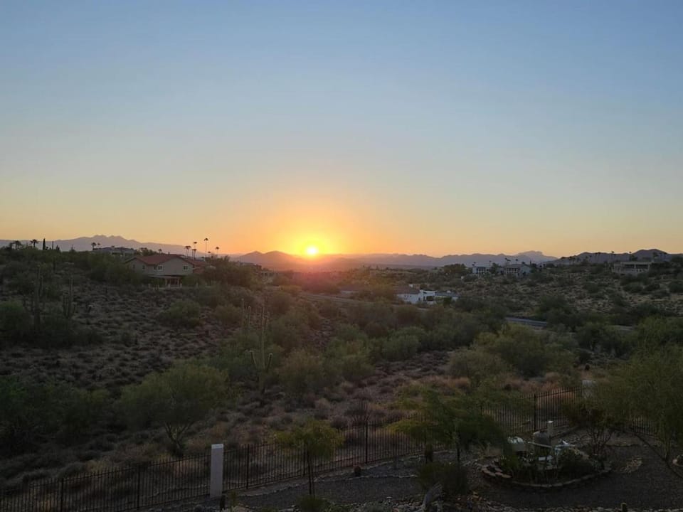 Southwestern Desert Escape Pool, Hot, Tub, Sleeps 12 House in Fountain Hills