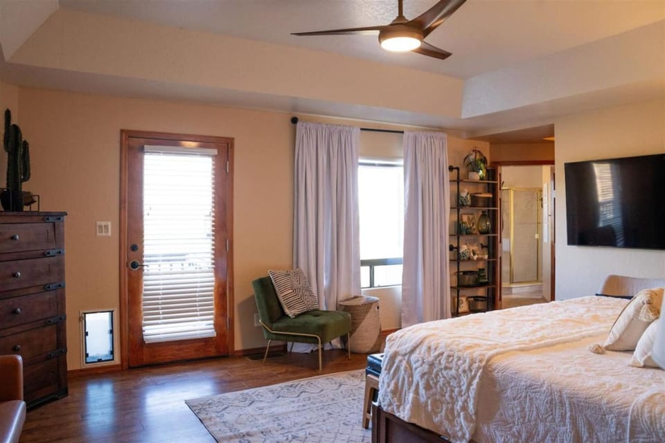 Southwestern Desert Escape Pool, Hot, Tub, Sleeps 12 House in Fountain Hills