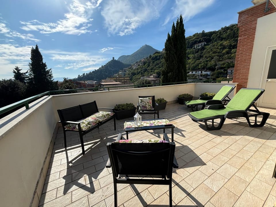Natural landscape, View (from property/room), Balcony/Terrace, Mountain view, sunbed, Internal: Not applicable to any particular room