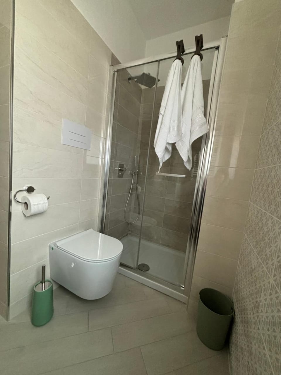 Shower, Toilet, Bathroom, towels