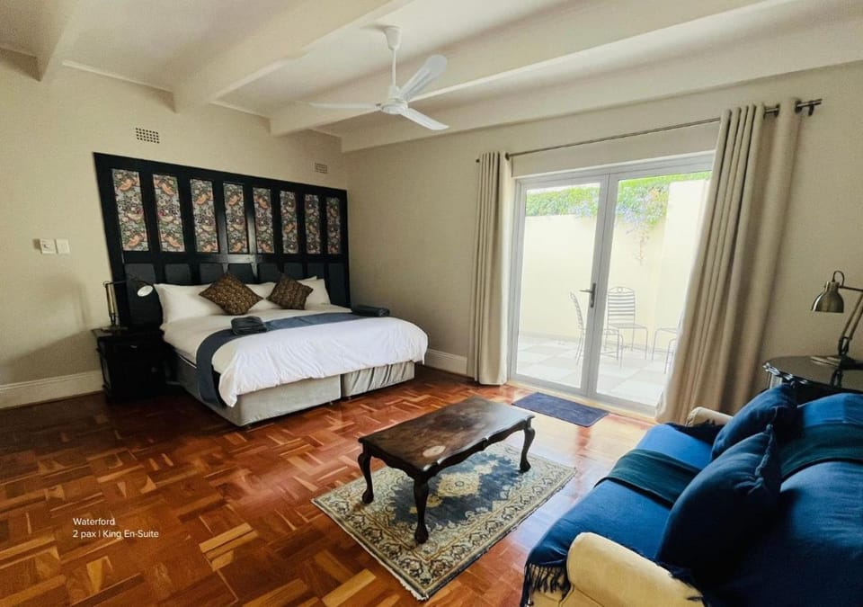 Bed, Living room, Seating area, Bedroom