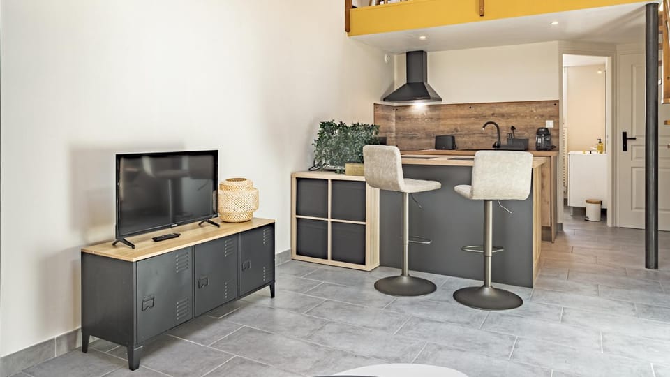 TV and multimedia, Kitchen or kitchenette, Dining area