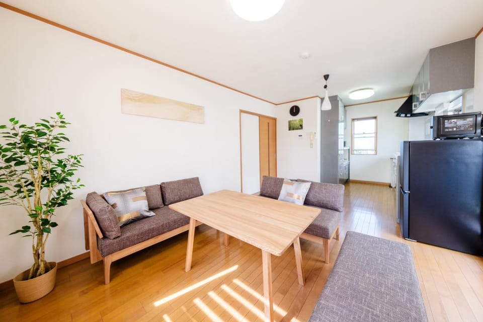 Kitchen or kitchenette, Living room, Seating area, Dining area, stove