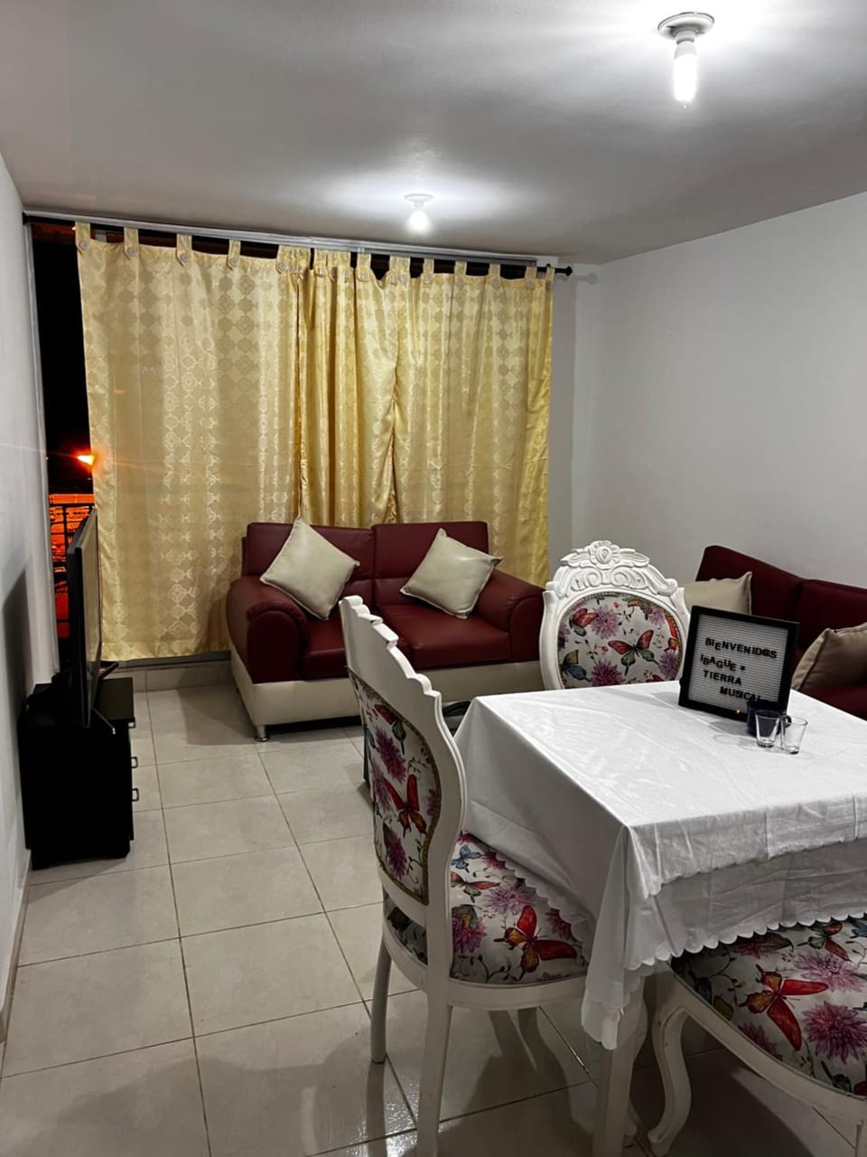 Communal lounge/ TV room