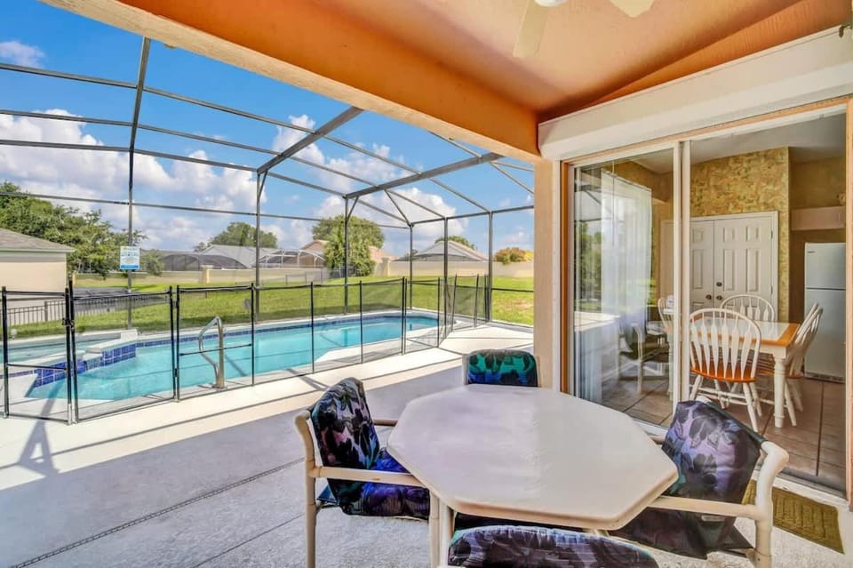 Windsor Palms Villa with Very Private Pool House in Four Corners