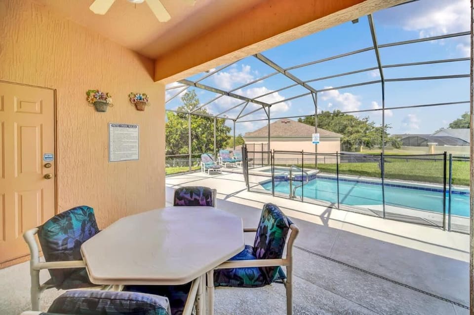 Windsor Palms Villa with Very Private Pool House in Four Corners