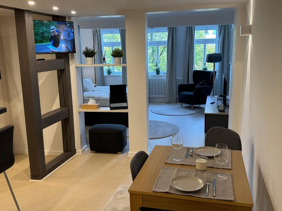 Seating area, Dining area