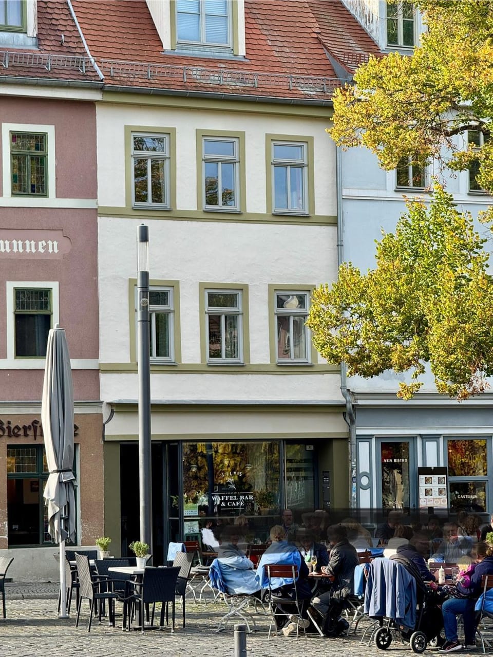 Property building, Restaurant/places to eat, Location