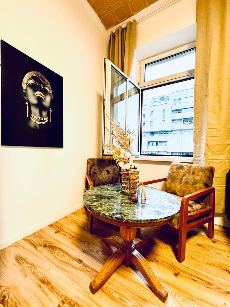 Seating area, Dining area