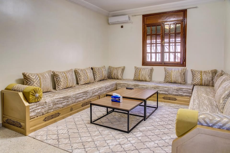 Living room, Seating area, air conditioner