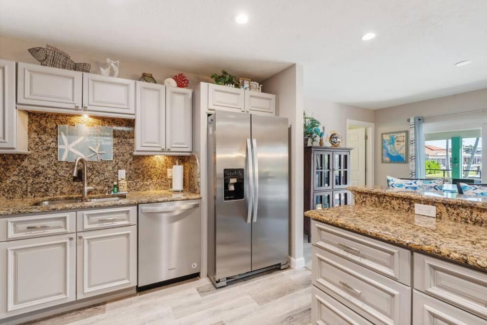 Villa Jaclyn - Gulf Access, Hot Tub & Pet Friendly House in Cape Coral