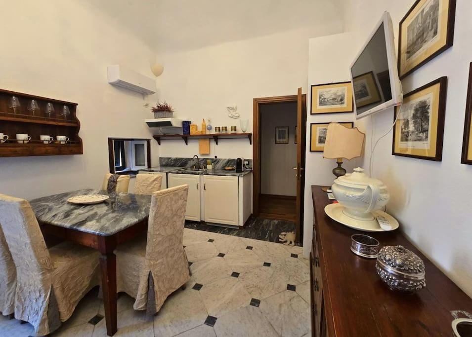 TV and multimedia, Kitchen or kitchenette, Seating area, Dining area