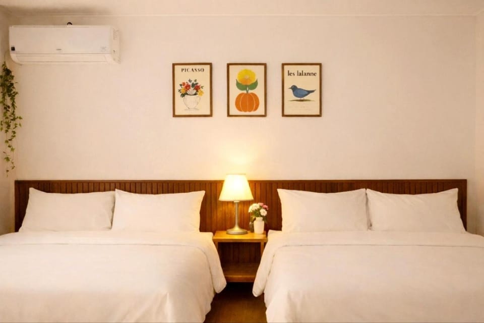 Bed, Photo of the whole room, Bedroom, air conditioner