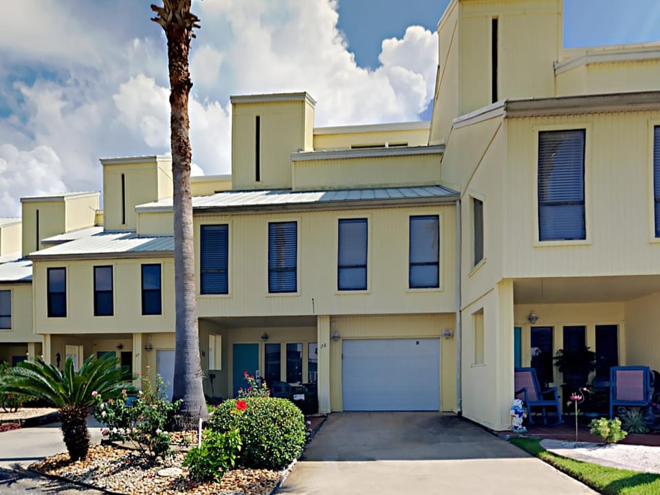 Property building, Facade/entrance, Garden