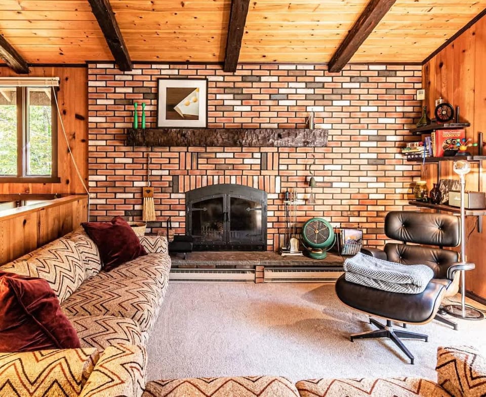 Retro Retreat Charming Home with Hot Tub & Fire Pit House in Capital District, NY, USA
