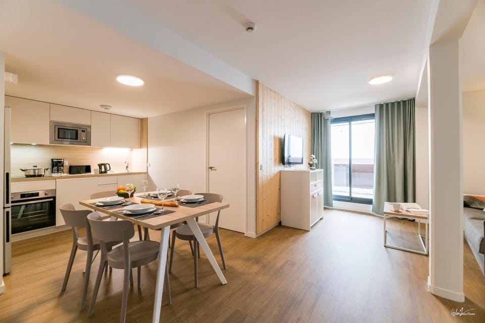 Kitchen or kitchenette, Living room, Dining area