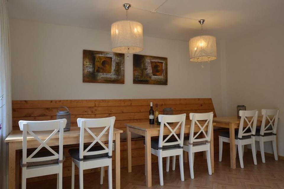 View (from property/room), View (from property/room), Food and drinks, Dining area, Mountain view, Mountain view, Quiet street view
