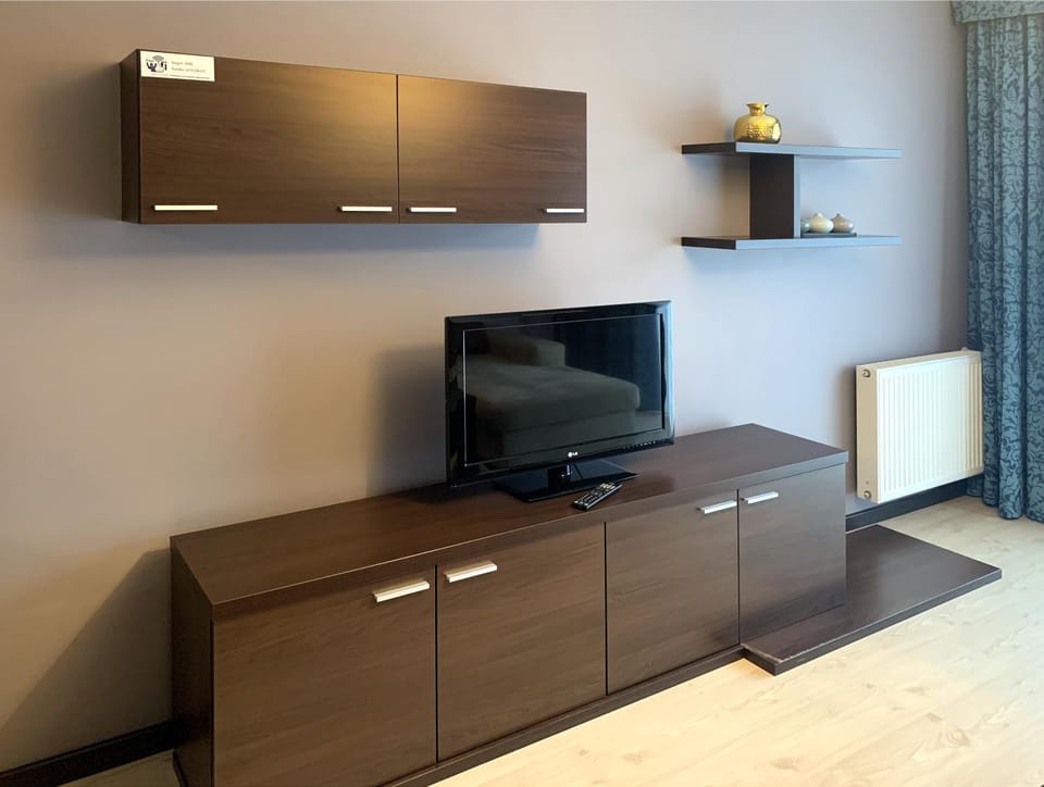 Communal lounge/ TV room, TV and multimedia, Living room, Photo of the whole room, Decorative detail