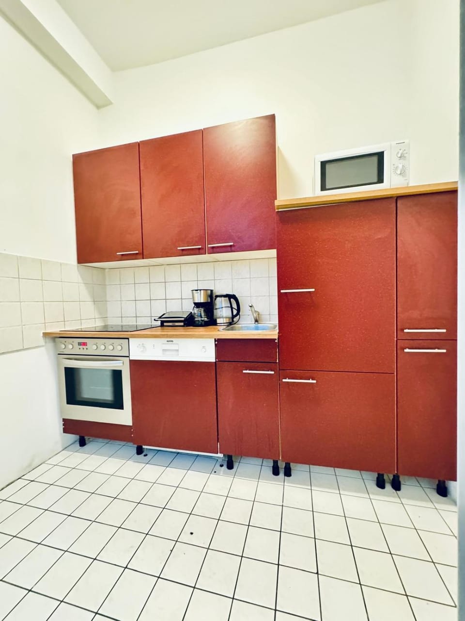 Kitchen or kitchenette, oven, stove