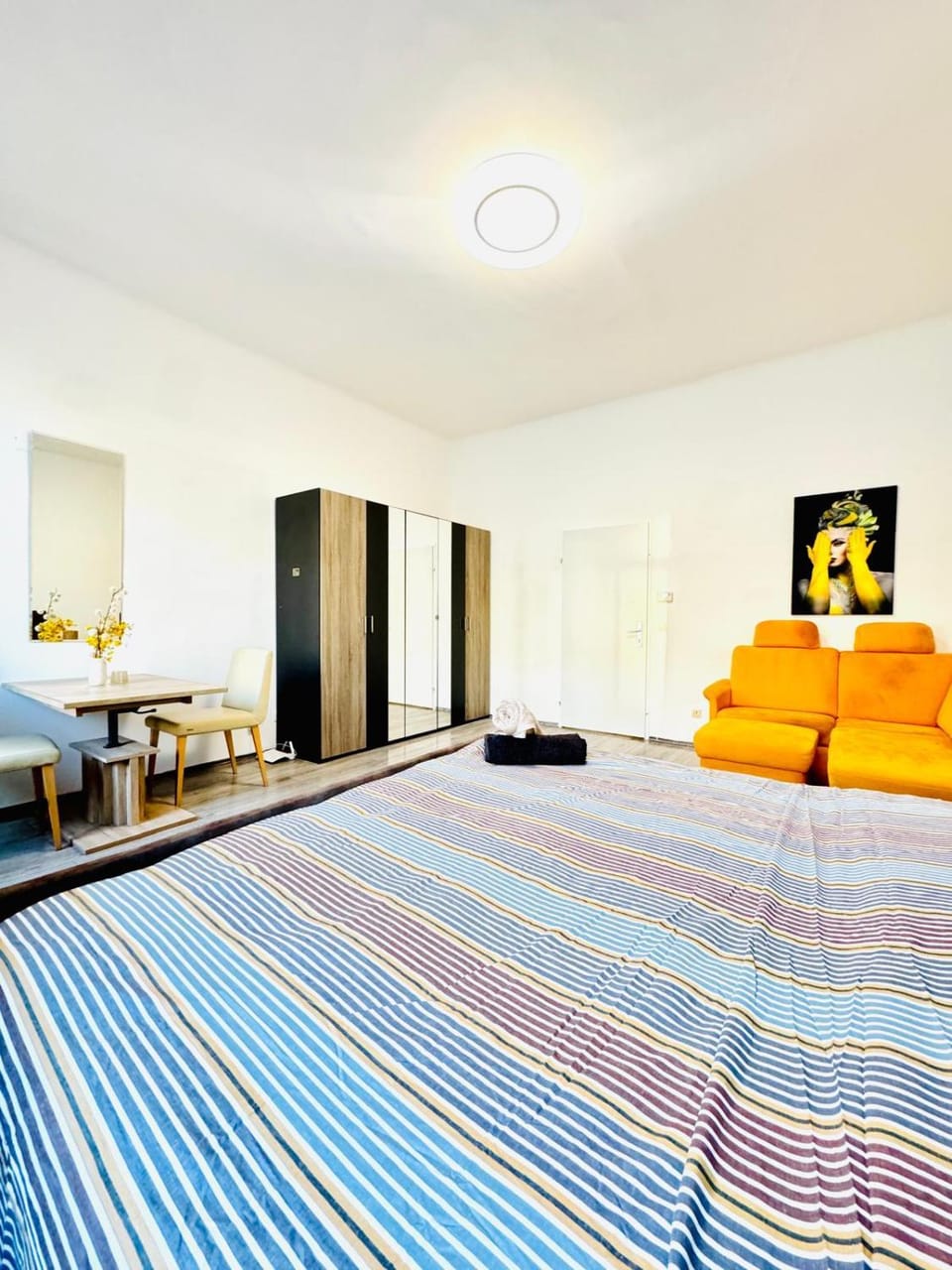 Bed, Seating area, Bedroom, wardrobe
