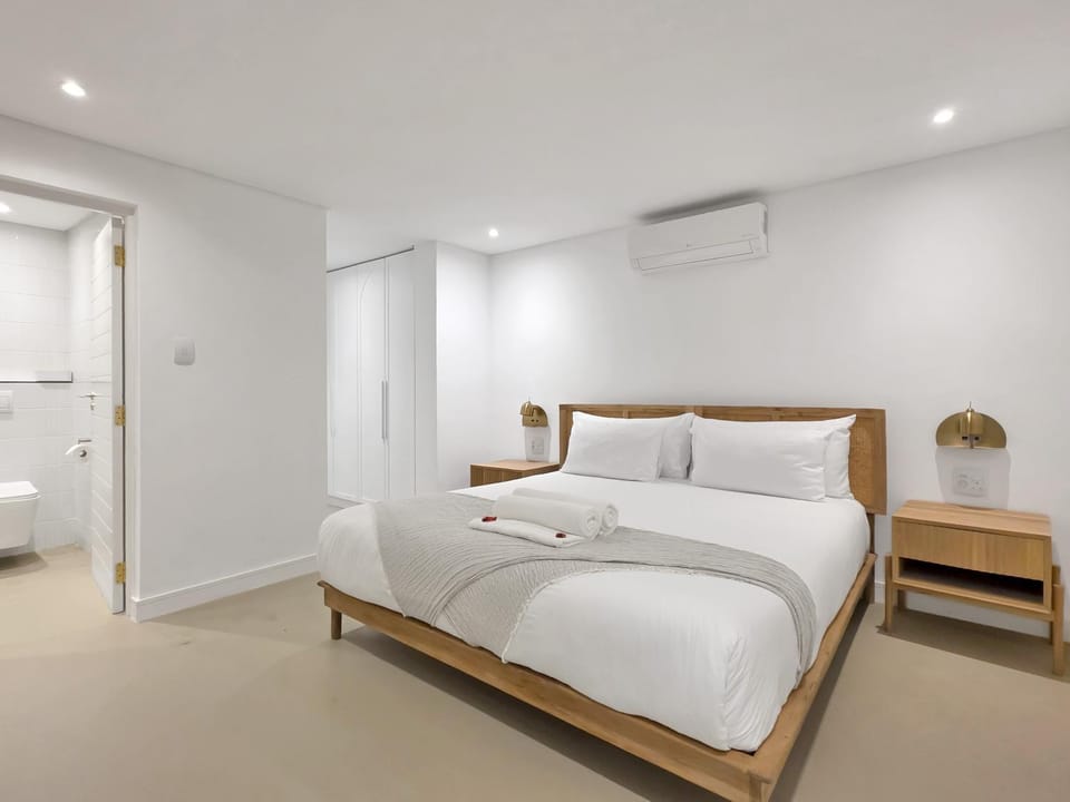 Bed, Photo of the whole room, Bedroom, towels, wardrobe, air conditioner