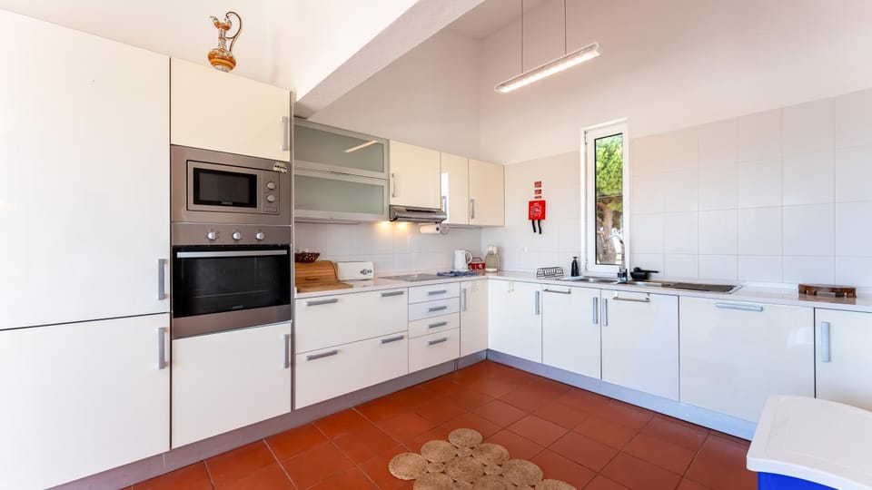 Kitchen or kitchenette, Dining area, dishwasher, oven, stove