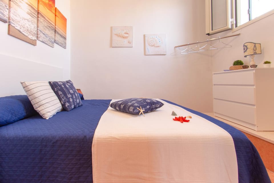 Bed, Kitchen or kitchenette, Photo of the whole room, Bedroom