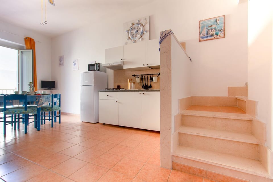 Dining area, pet friendly, stove