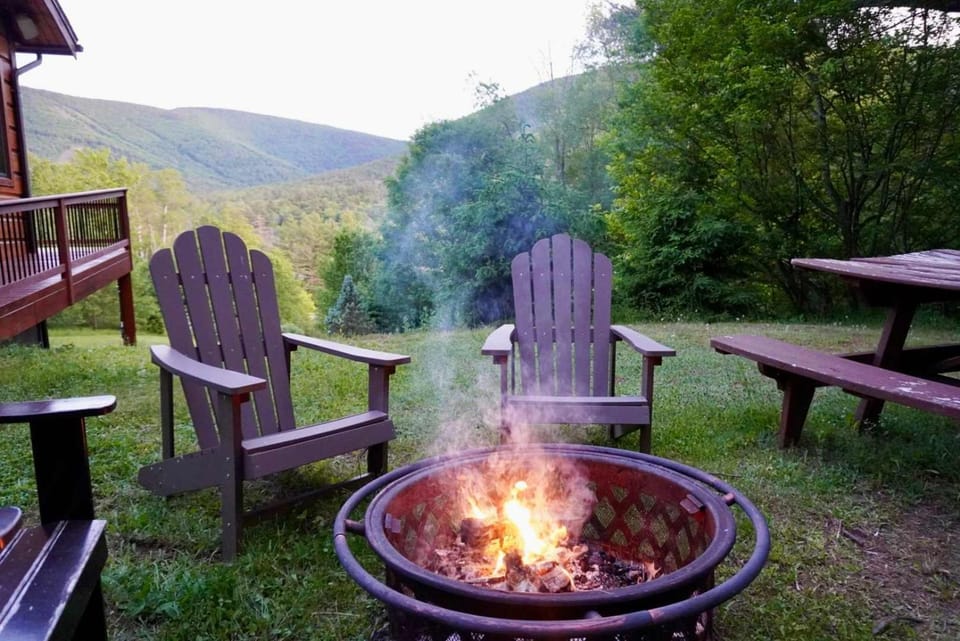 Stunning Home with Hot Tub Fire Pit & Amazing Views House in Capital District, NY, USA