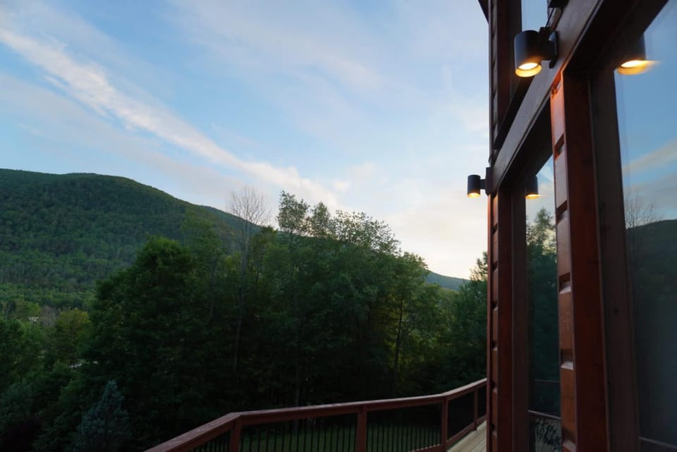 Stunning Home with Hot Tub Fire Pit & Amazing Views House in Capital District, NY, USA