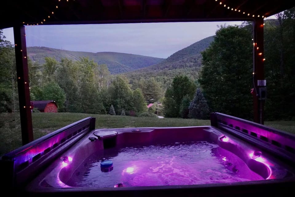 Stunning Home with Hot Tub Fire Pit & Amazing Views House in Capital District, NY, USA
