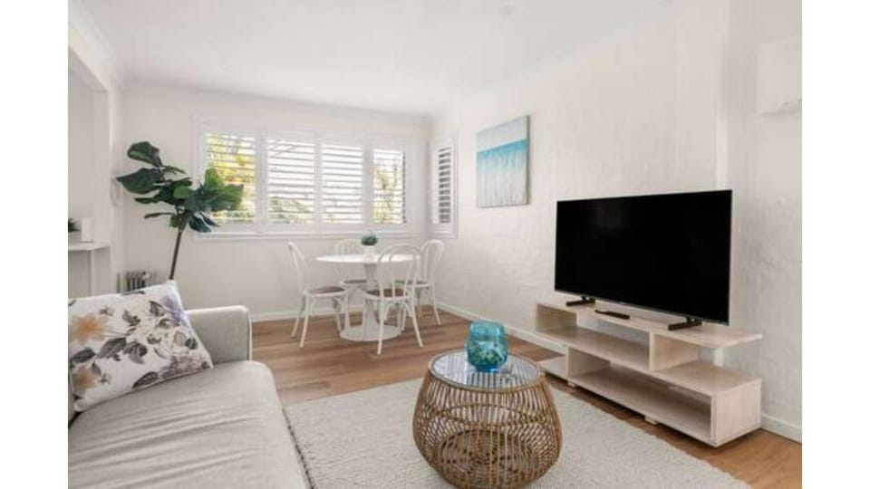 Idyllic unit in Little Manly - Steps from the sand Apartment in Manly