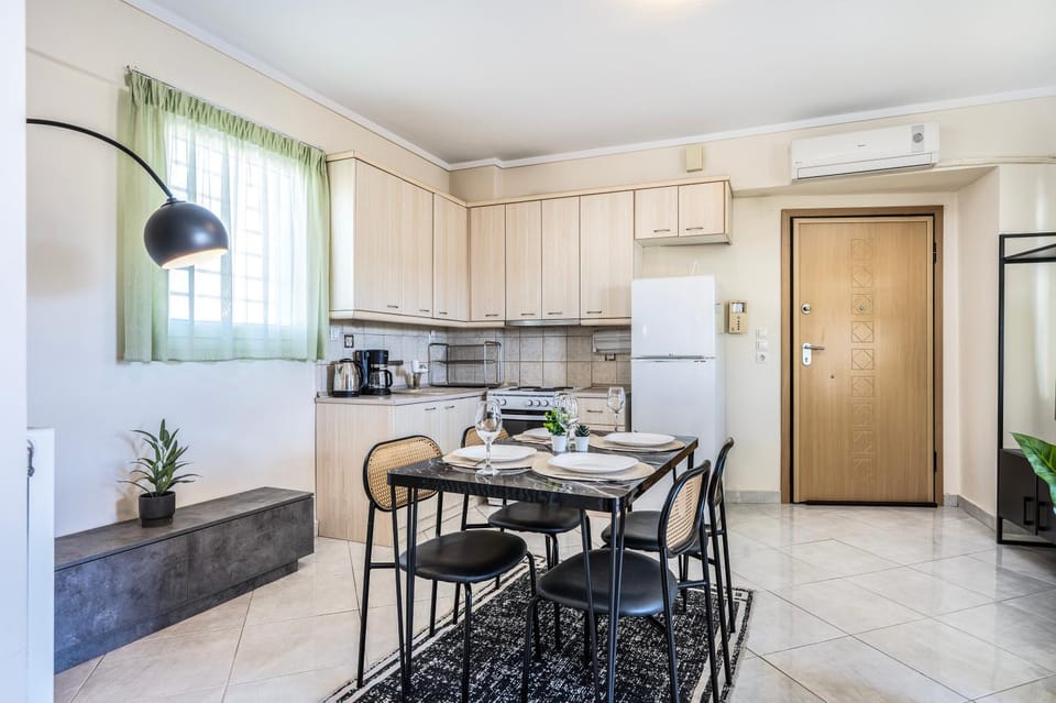 Kitchen or kitchenette, Dining area, oven, stove, air conditioner