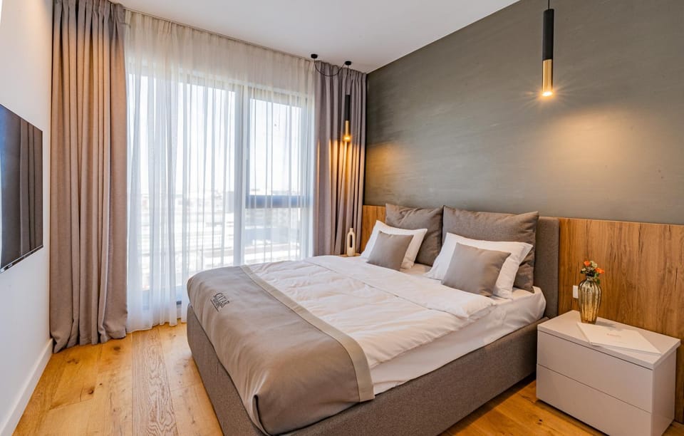Bed, TV and multimedia, Photo of the whole room, Bedroom, towels