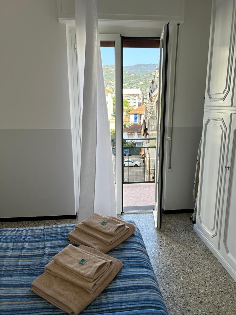 Bed, Balcony/Terrace, Photo of the whole room, Bedroom, towels, wardrobe