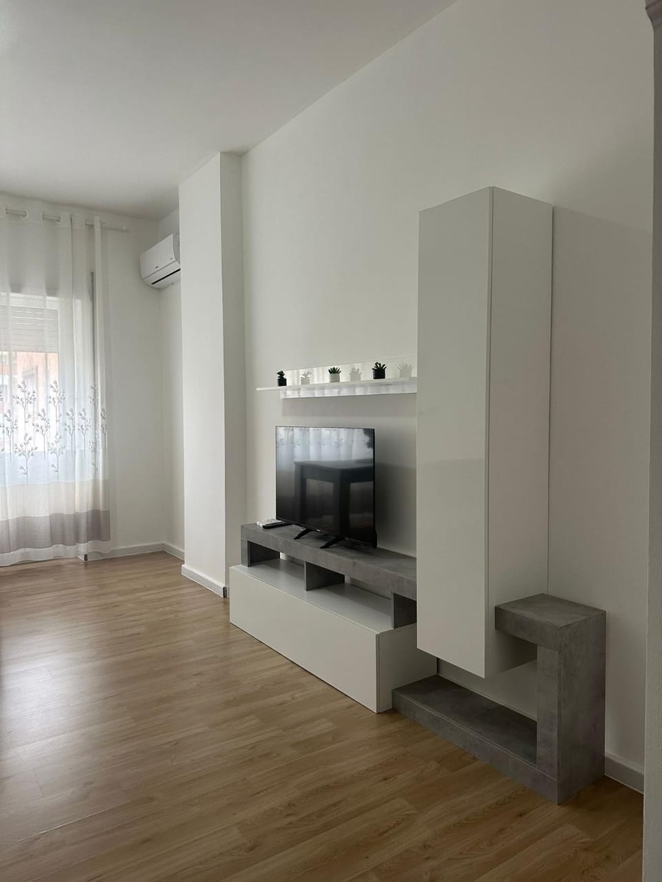 TV and multimedia, air conditioner