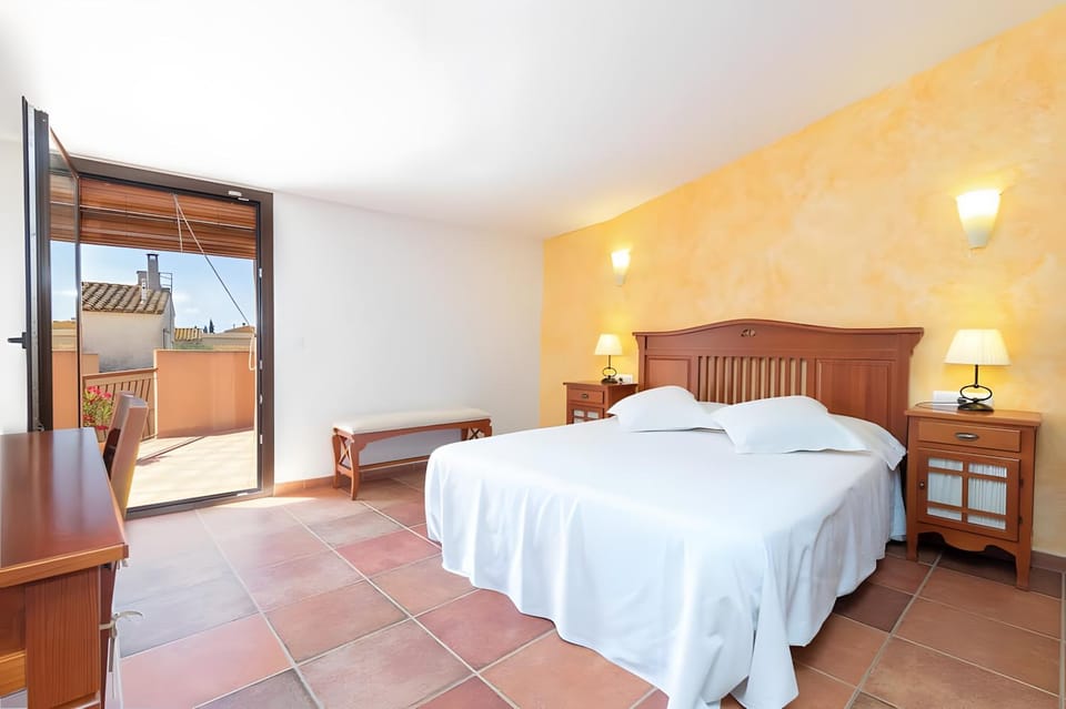 Property building, Living room, Bedroom