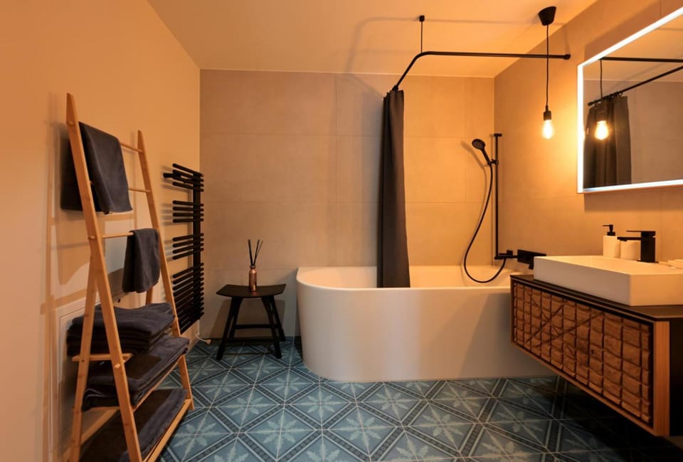 Shower, Bathroom, Bath, towels