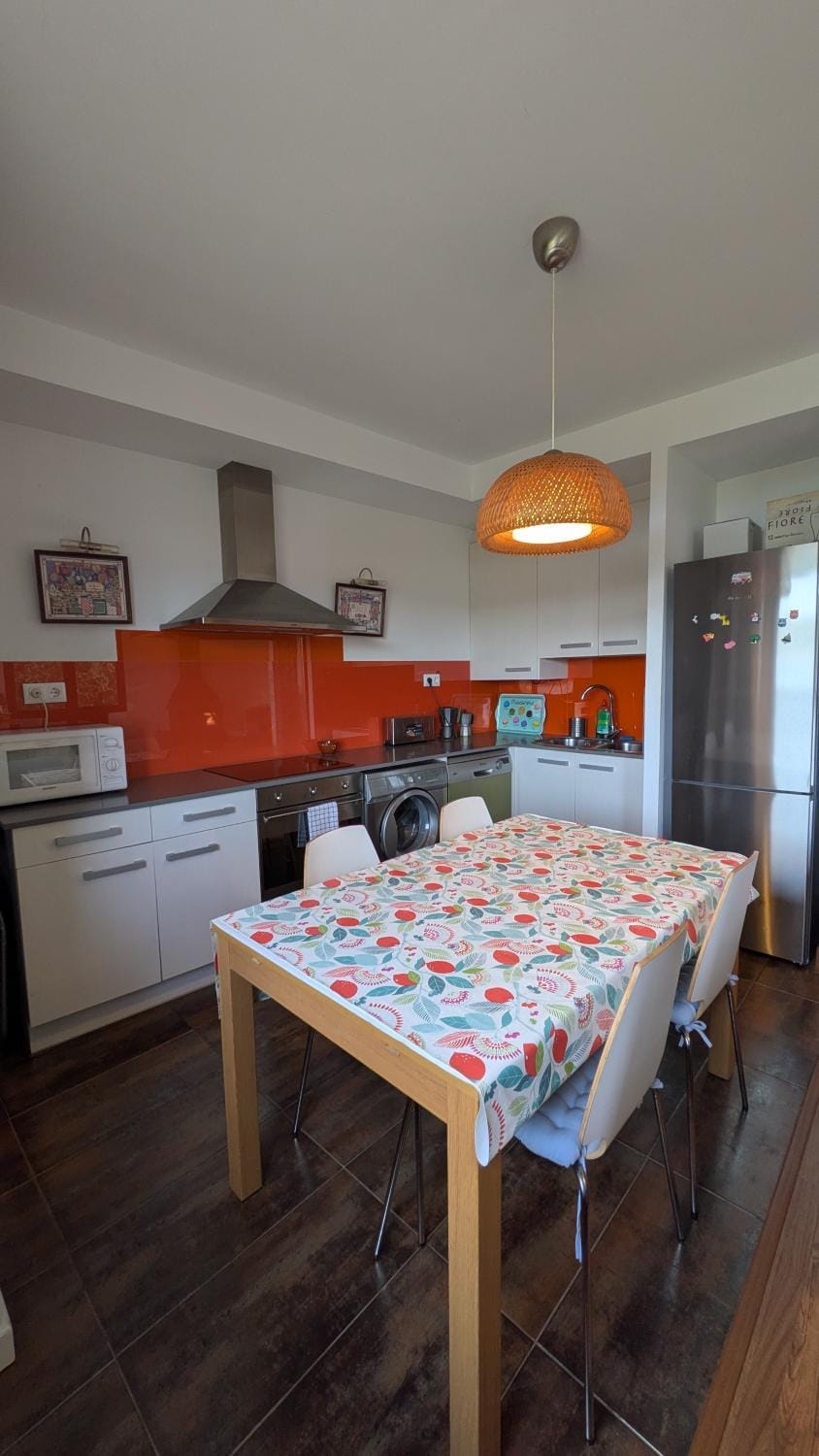 Coffee/tea facilities, Kitchen or kitchenette, Dining area, dishwasher, microwave, oven, stove, washing machine