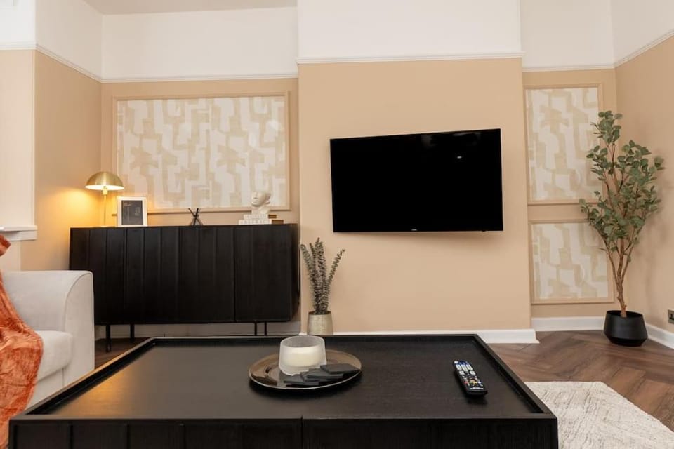 Boutique West-End Living with Bicocca Stays Apartment in Aberdeen