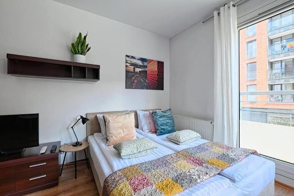 Communal lounge/ TV room, Bed, TV and multimedia, Photo of the whole room, Evening entertainment, Bedroom