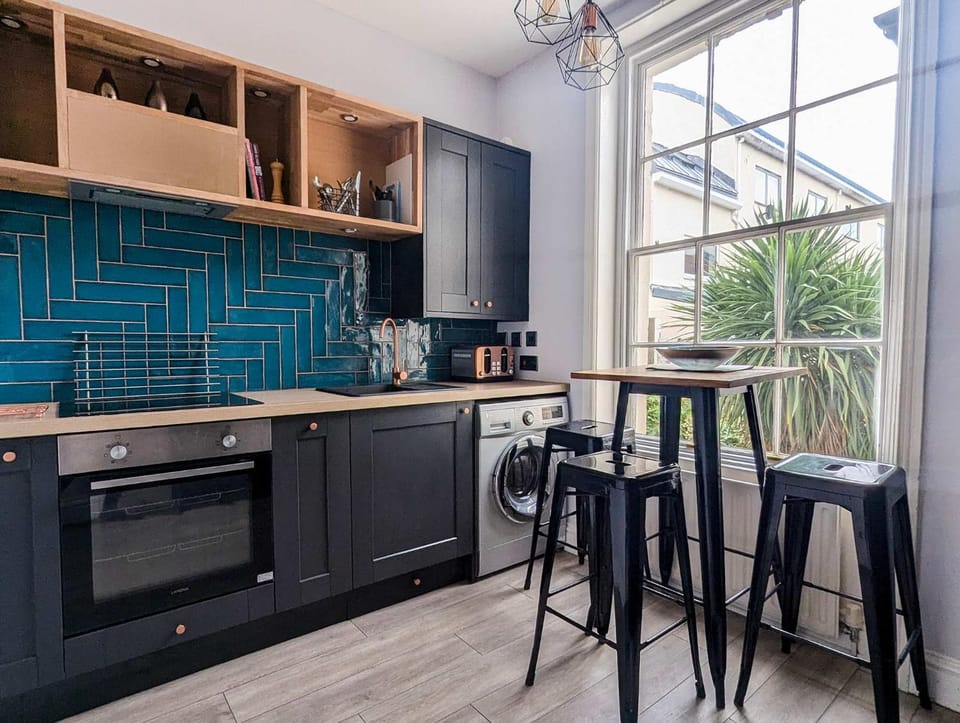 Kitchen or kitchenette, Dining area, dishwasher, stove
