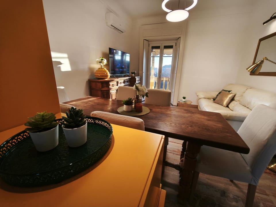 Spacious Central Apartment near Metro Loreto Apartment in Milan