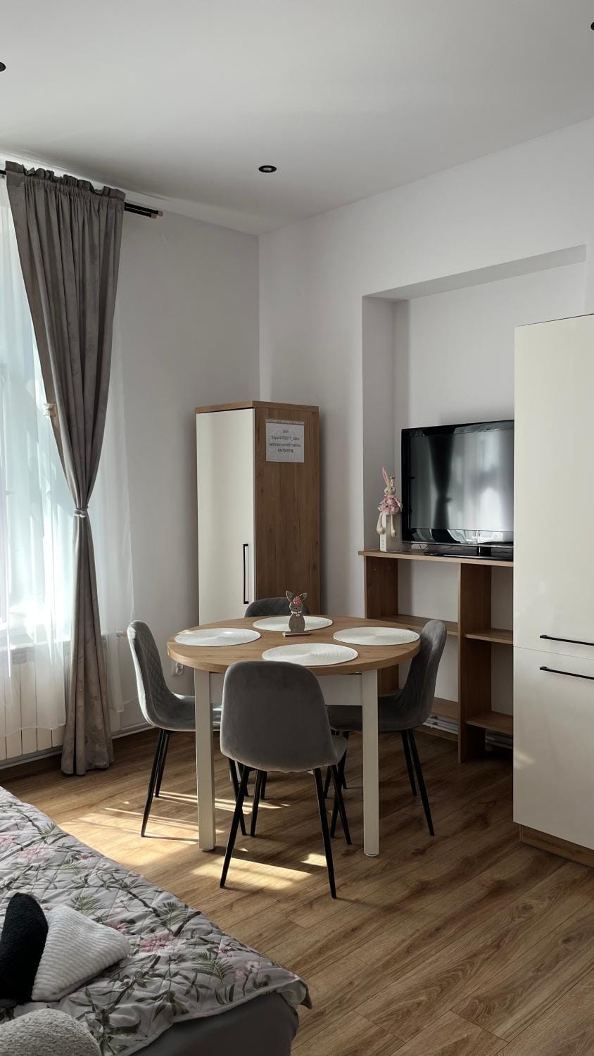 TV and multimedia, Photo of the whole room, Dining area, wardrobe