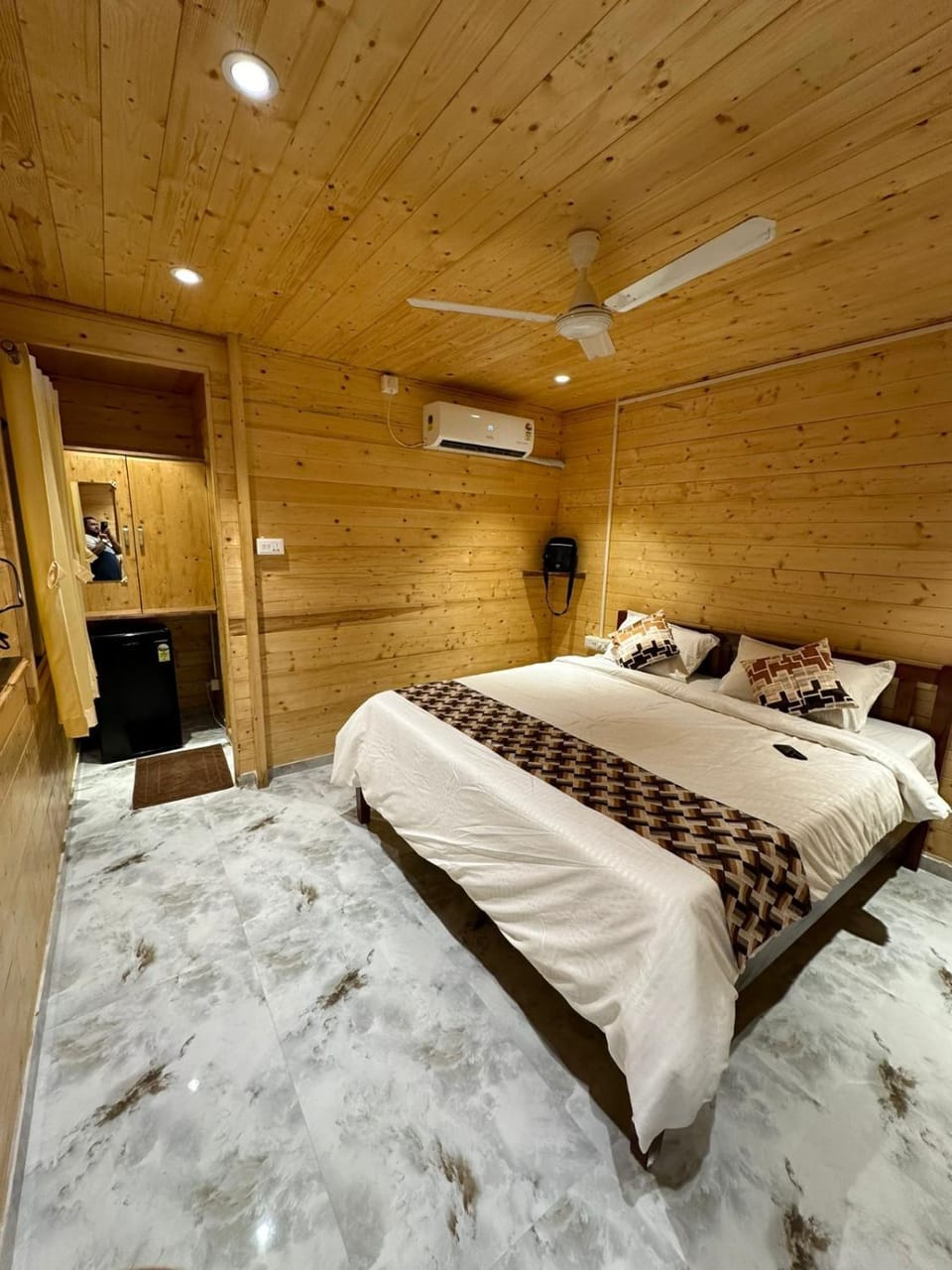 Bed, Photo of the whole room, Bedroom, air conditioner