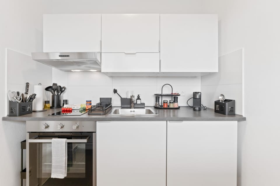 Coffee/tea facilities, Kitchen or kitchenette, oven, stove, toaster