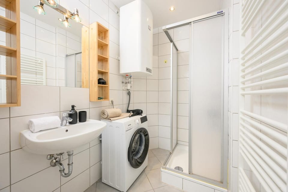 Shower, Toilet, Bathroom, washing machine, dryer
