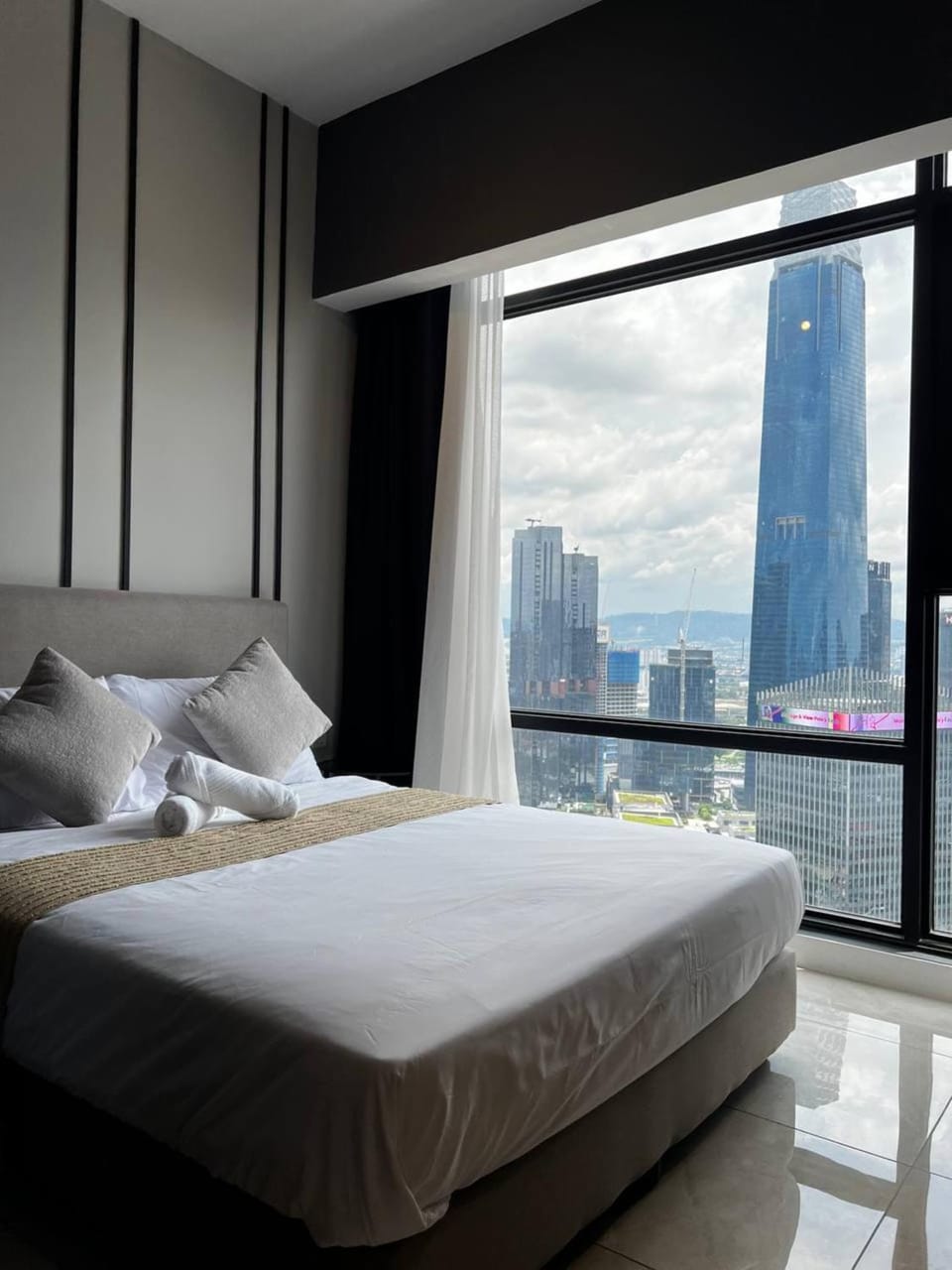 Bed, View (from property/room), Bedroom, City view