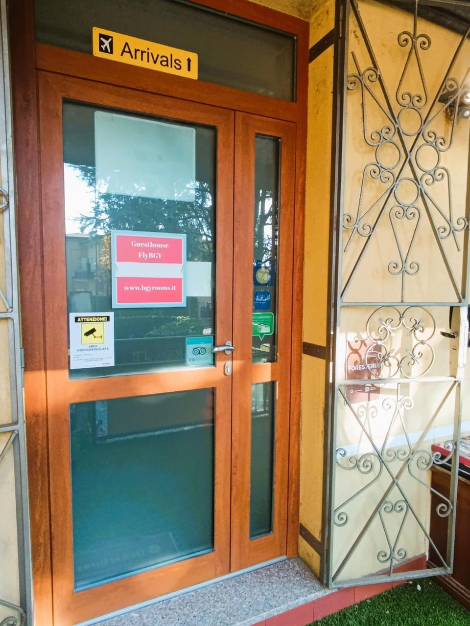 Facade/entrance
